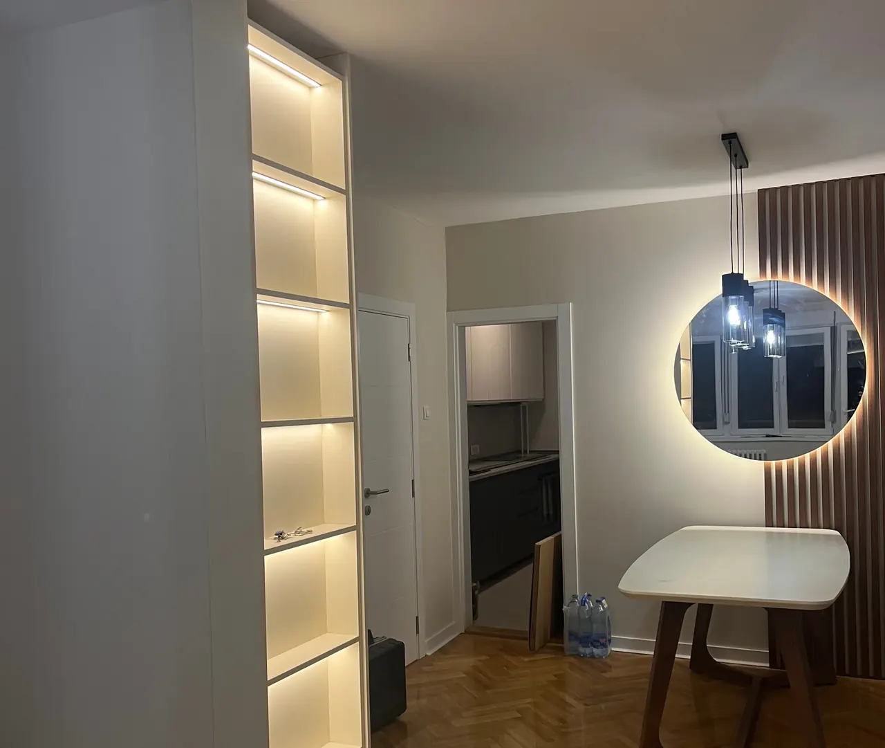 LED rasveta polica i pozadinsko osvetljenje ogledala u stanu, Novi Sad